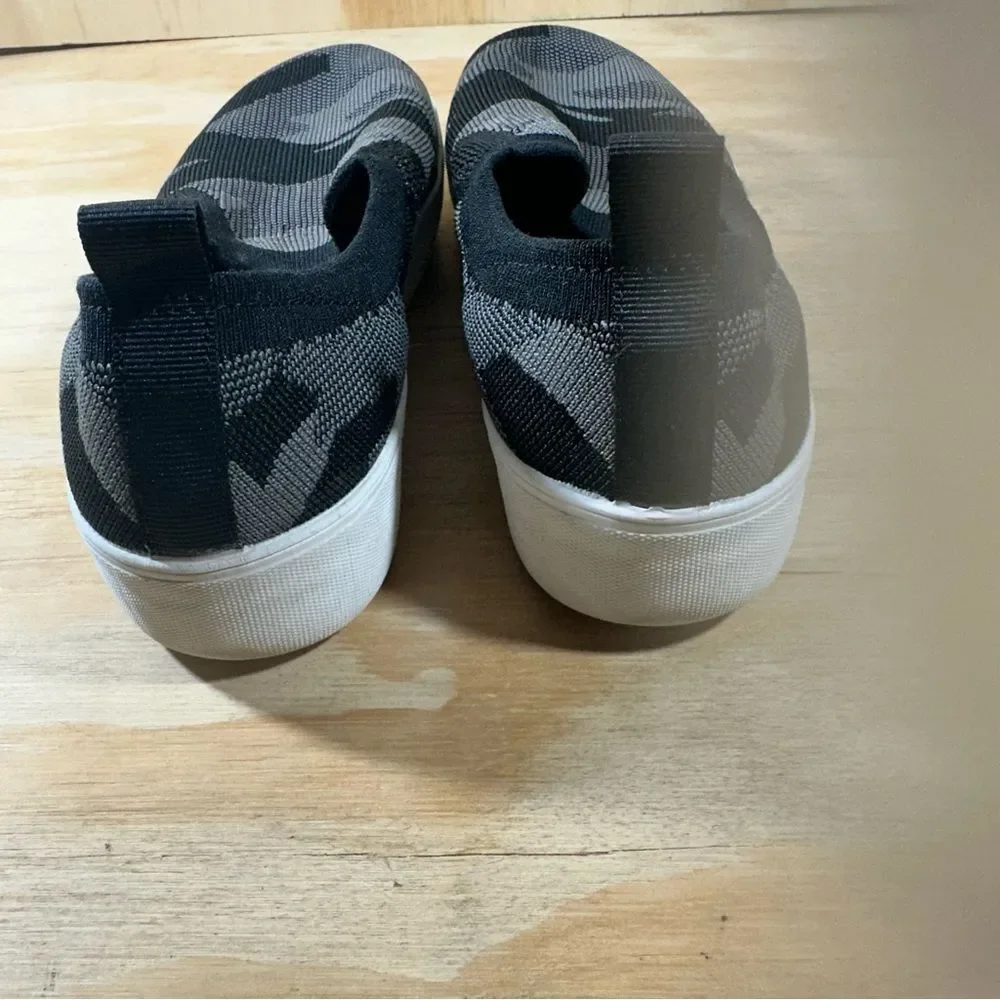 Cushionaire Rory Camo Shoes Women’s Size 7 Wide